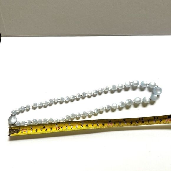 Light blue moonglow vintage necklace - Picture 4 of 11